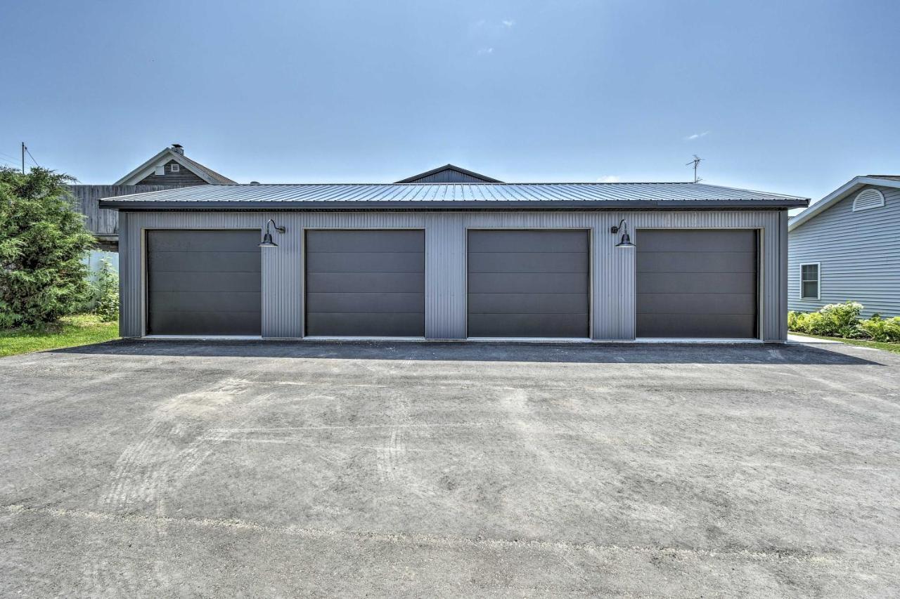 Elkhart Lake Townhome - 3 Mi To Road America! Exterior photo